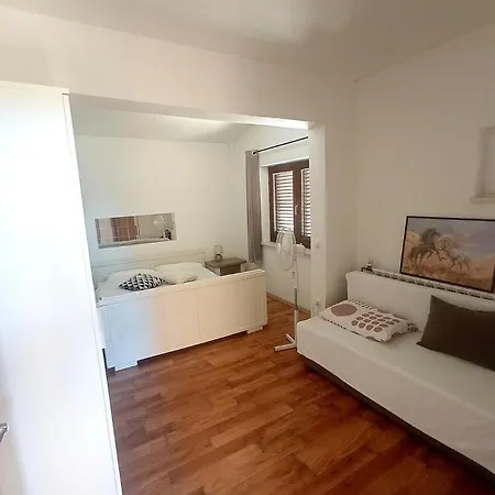 Lovely Apartment Sumartin